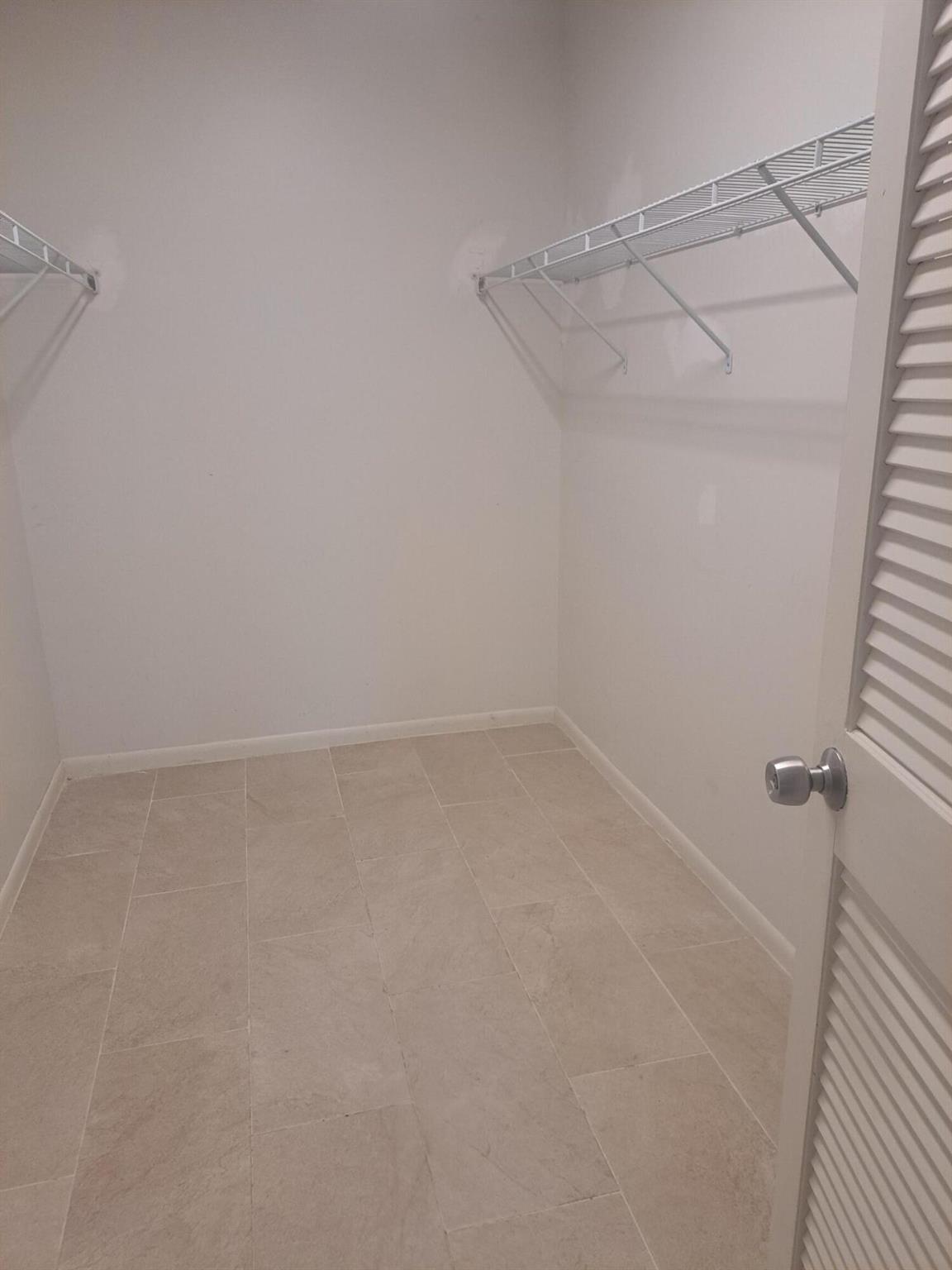 ISLAND HOUSE CONDOMINIUM - Residential Lease