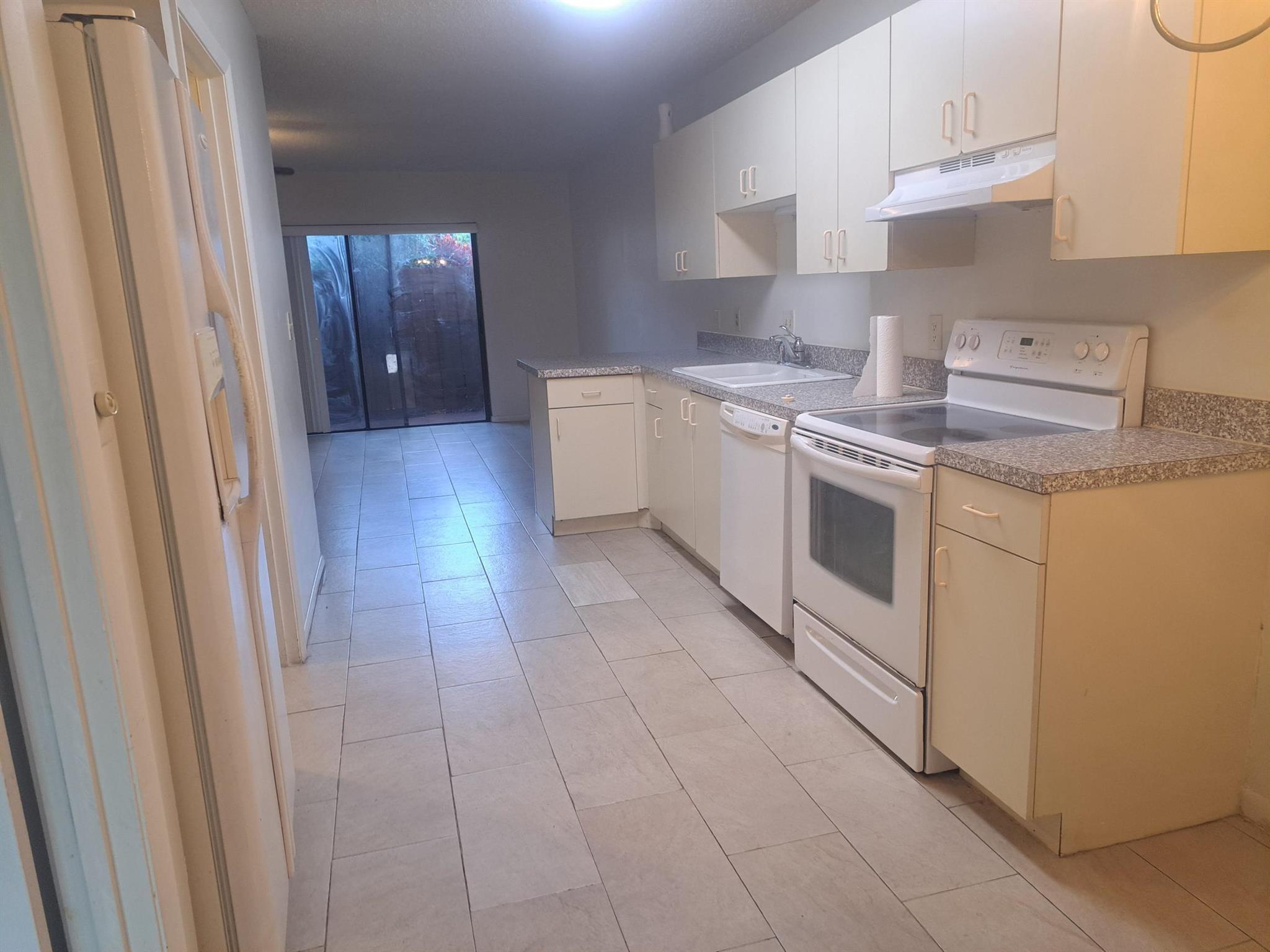 ISLAND HOUSE CONDOMINIUM - Residential Lease