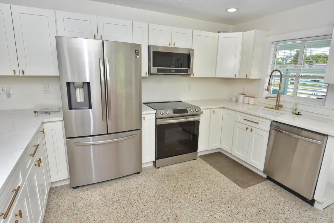 1395 NE Flora Place