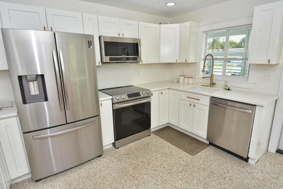 1395 NE Flora Place