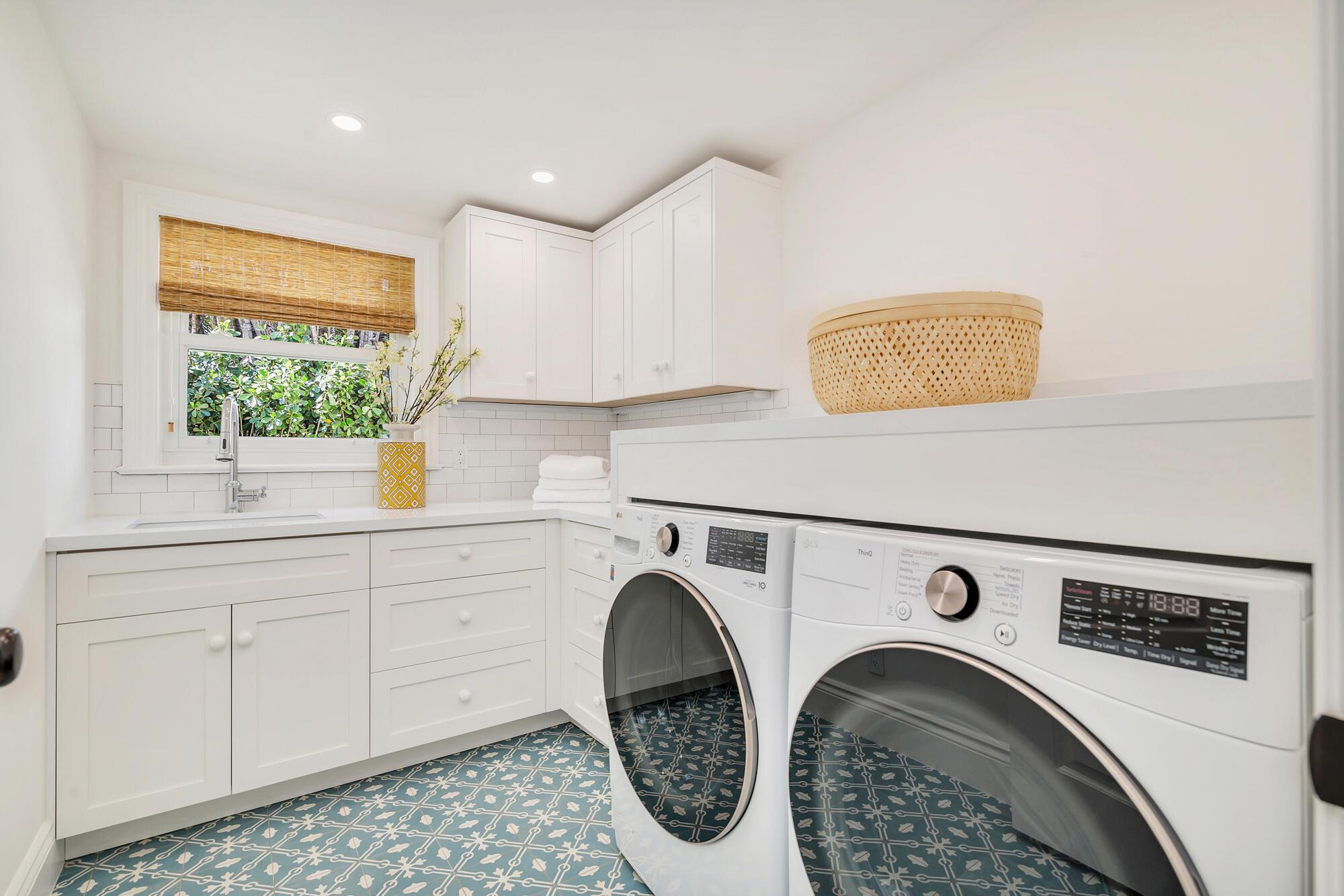 OSCEOLA WAY - Residential