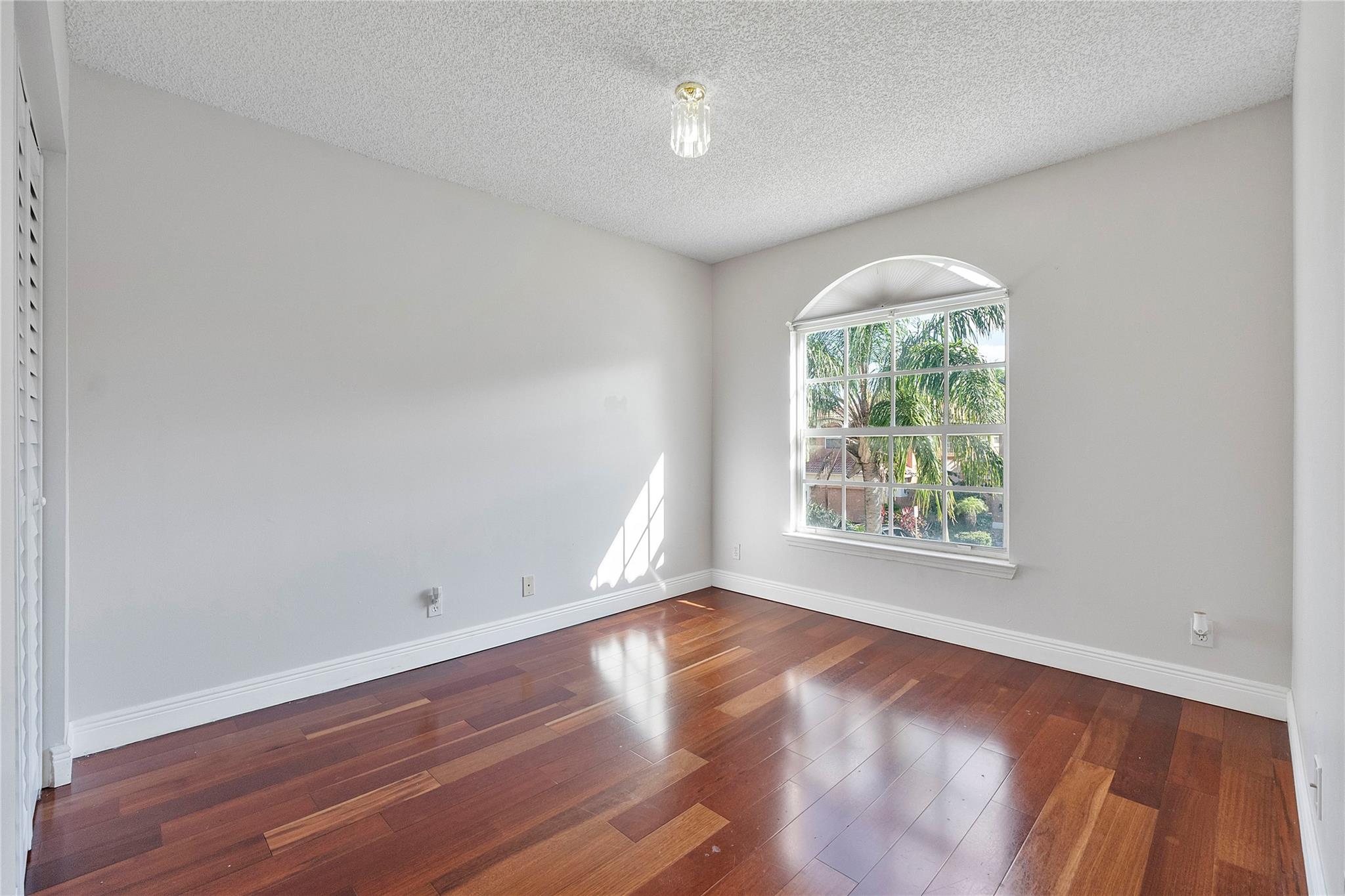 Oak Wood - Residential