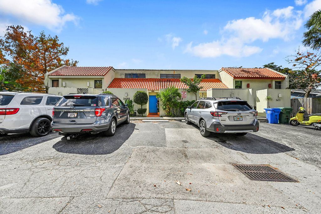 Photo of 3467 NW 17th Terrace, Oakland Park, FL 33309 (MLS # R11162013)