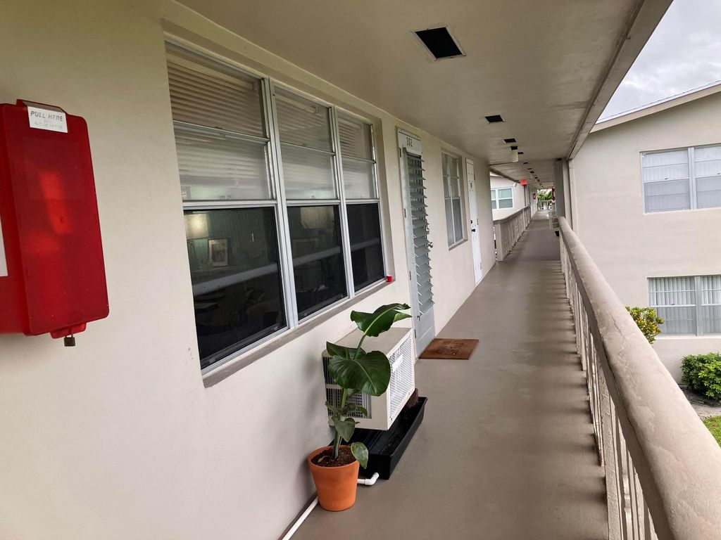 Photo of 302 Northampton O, West Palm Beach, FL 33417 (MLS # B26006521)