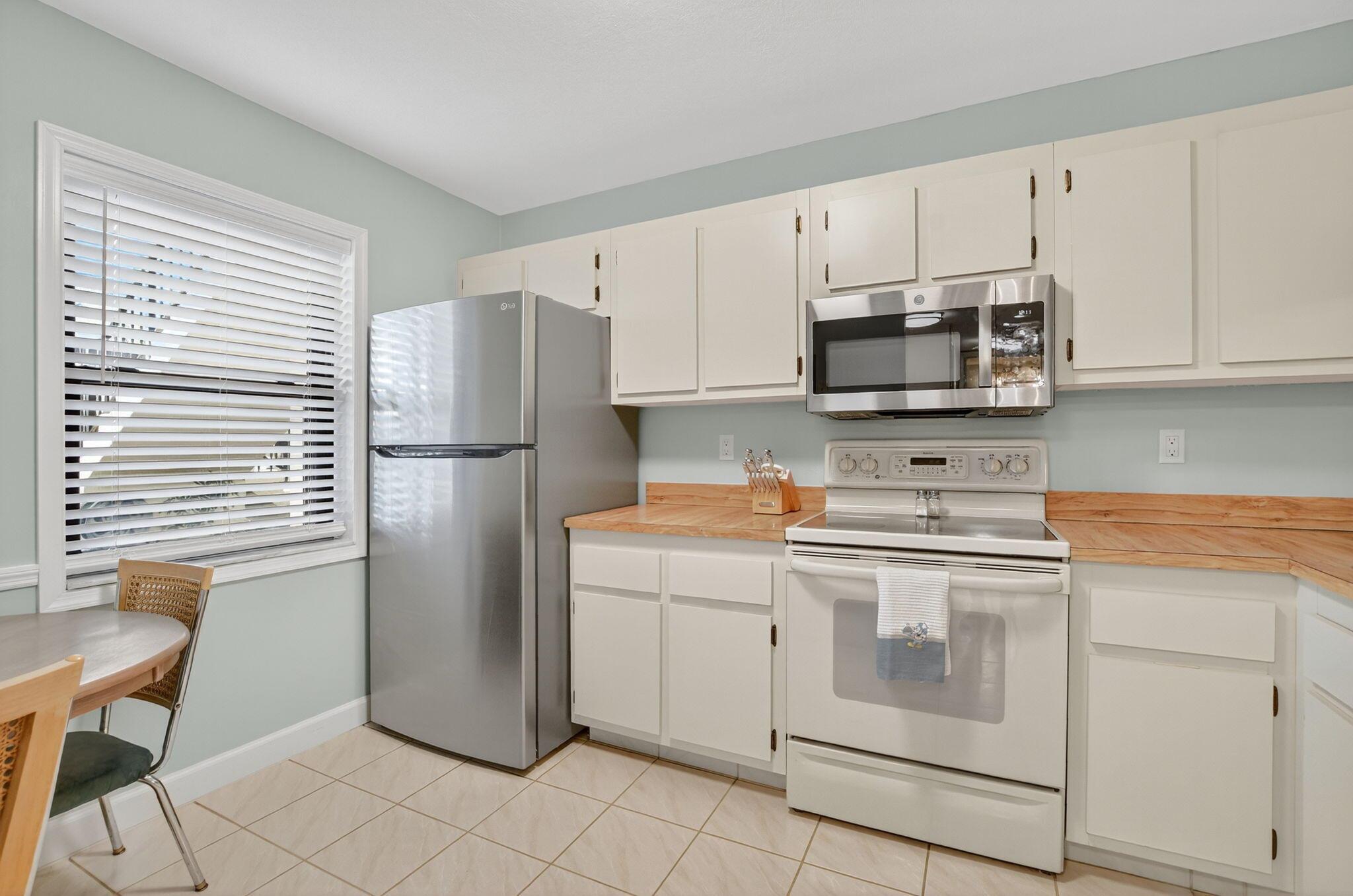 22052 Palms Way 106