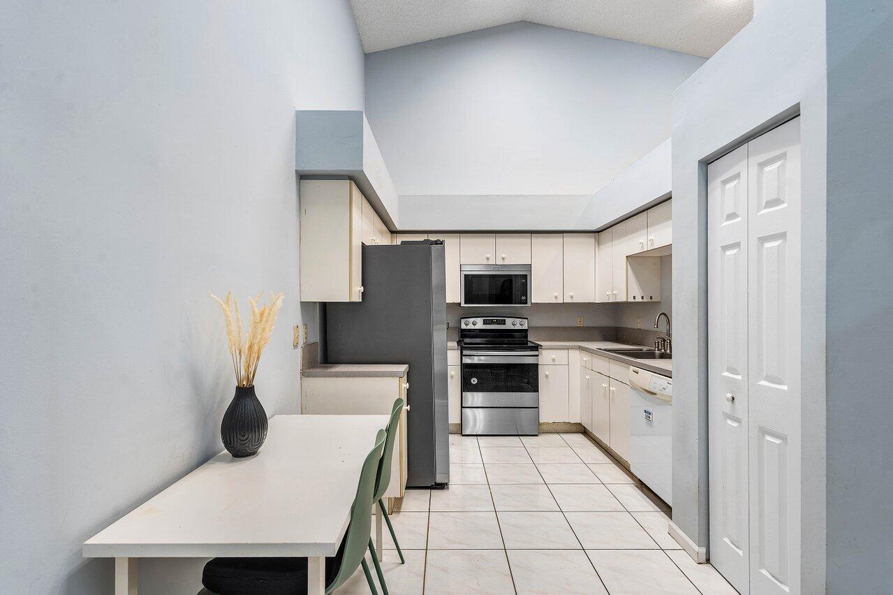 3045 La Mirage Drive, Lauderhill, FL, 33319/$350,000 4 3045 La Mirage Drive