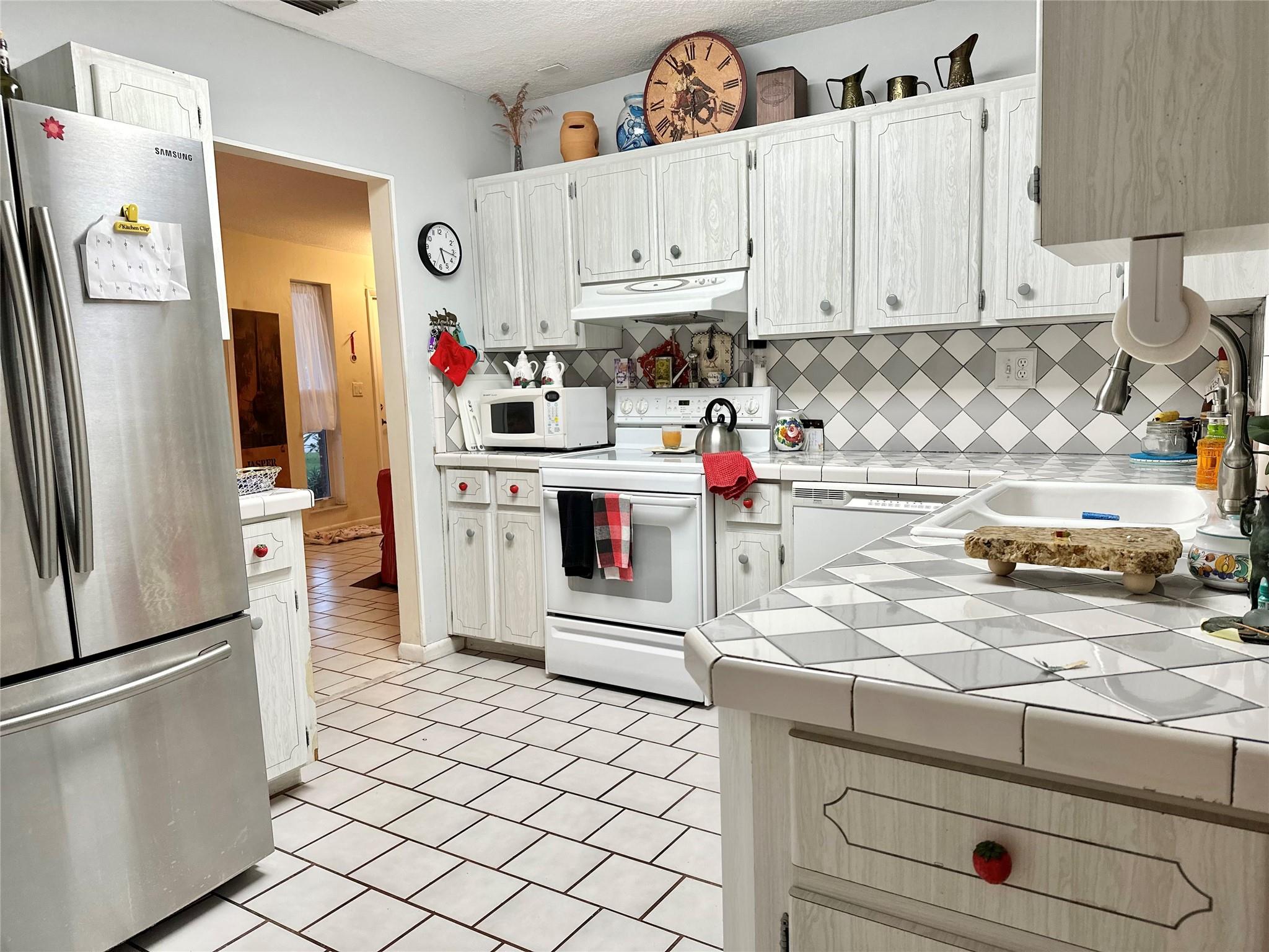 Lloyd Estates 25-47 B - Residential