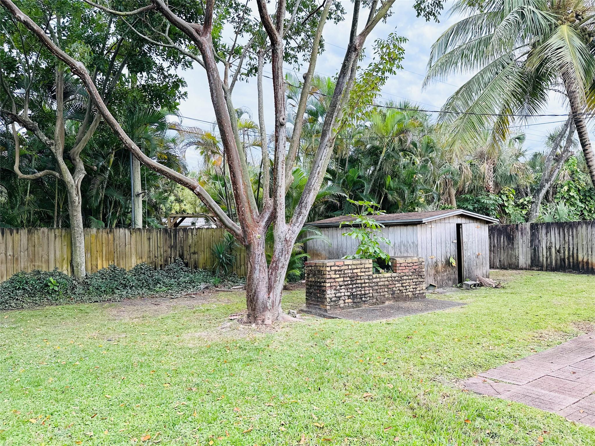 Lloyd Estates 25-47 B - Residential