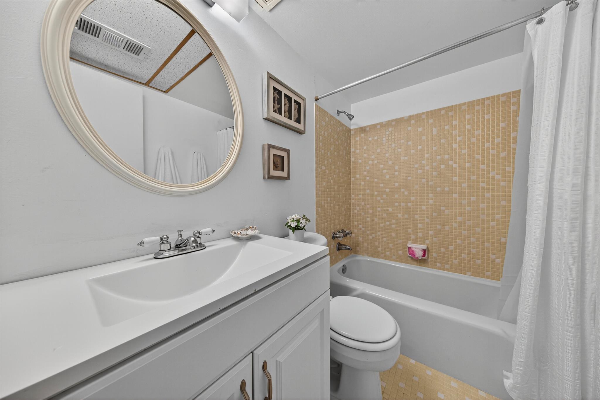 HAMPTON GARDENS 3 CONDO - Residential Lease