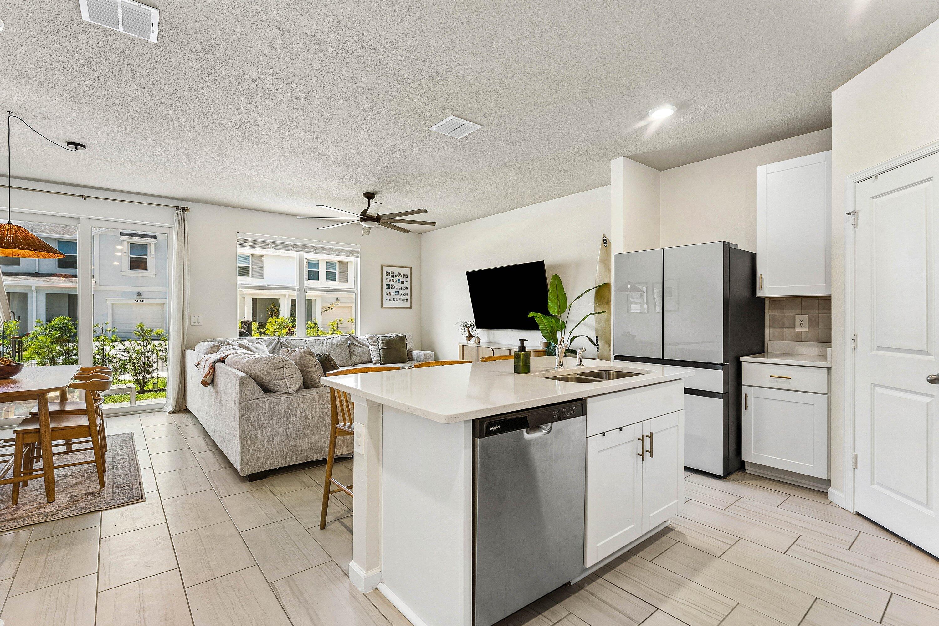 EDGEWATER POINTE - Residential