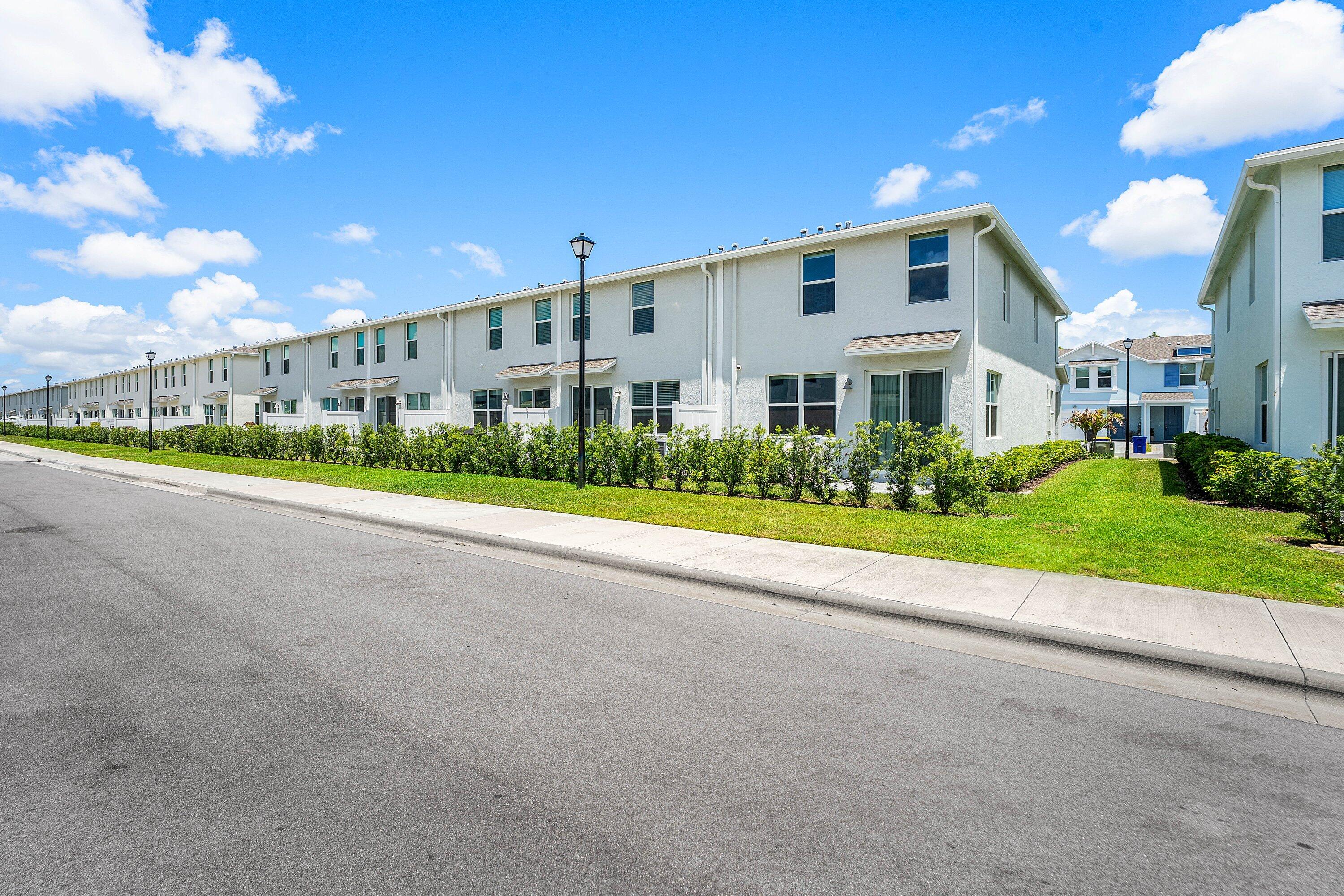 EDGEWATER POINTE - Residential