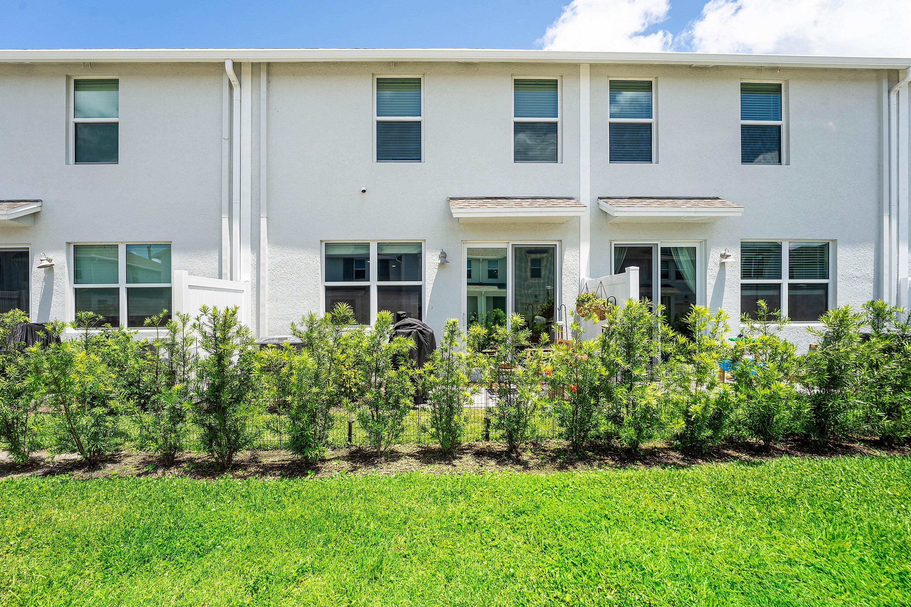 EDGEWATER POINTE - Residential