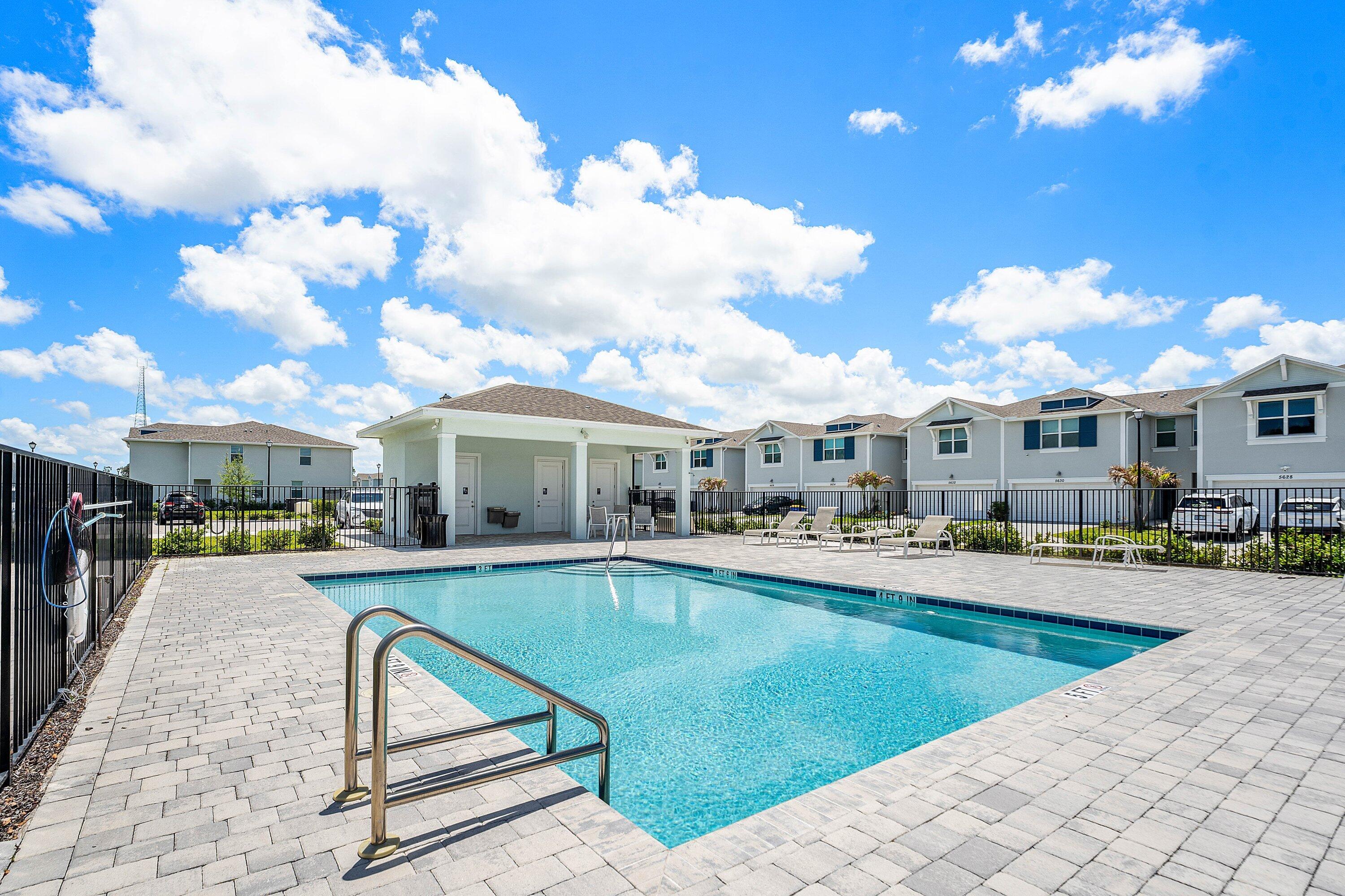 EDGEWATER POINTE - Residential