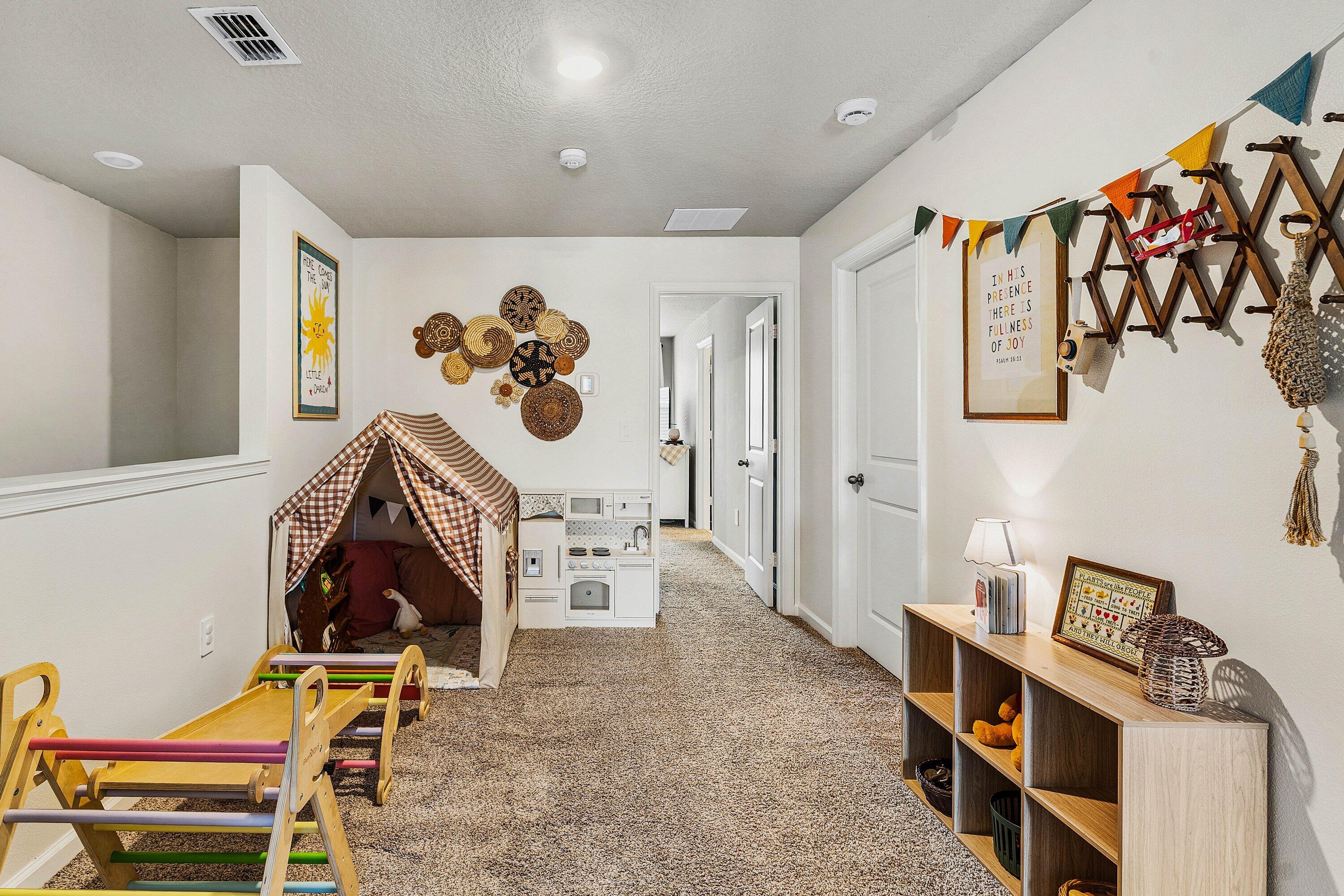 EDGEWATER POINTE - Residential
