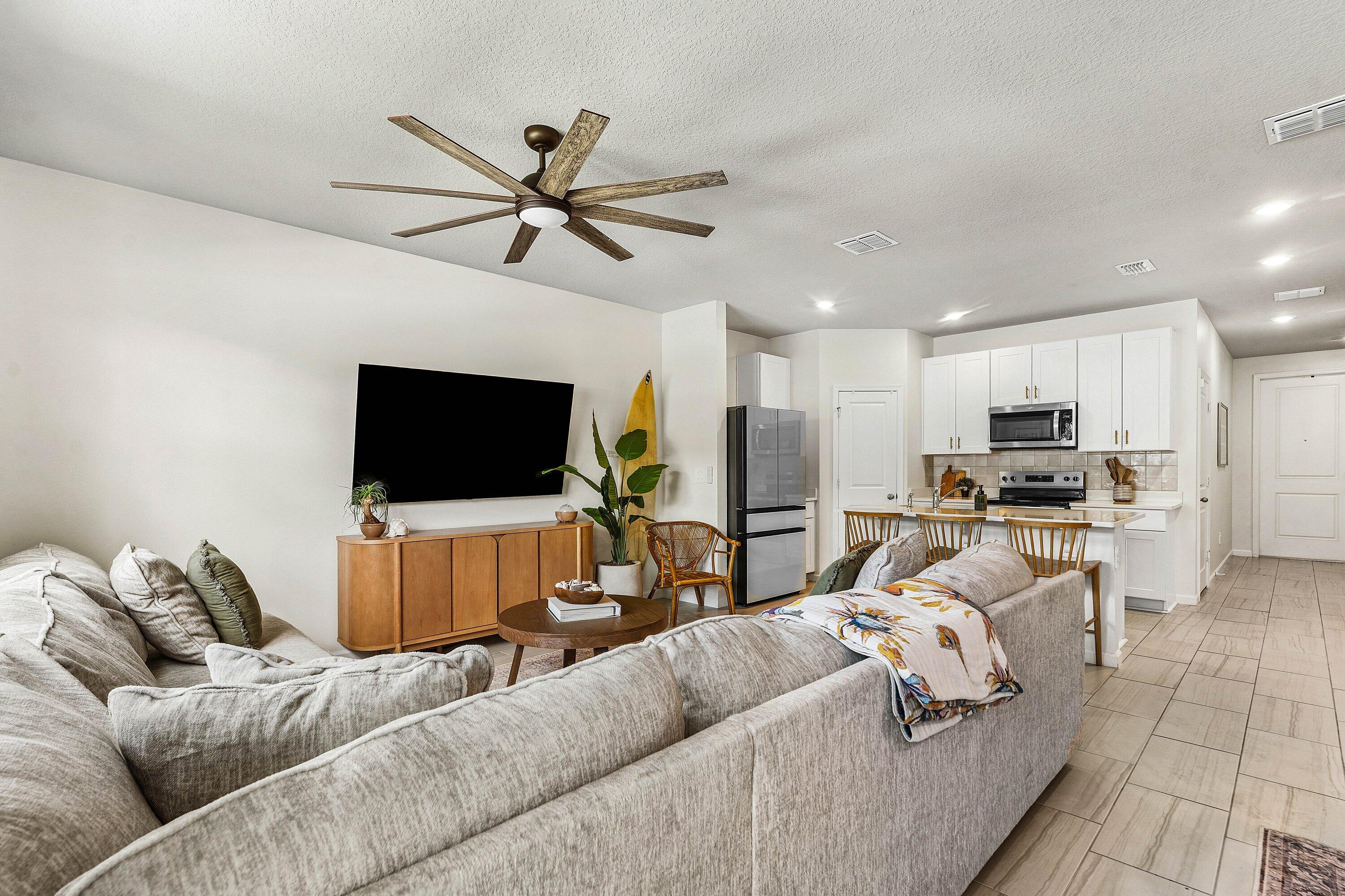 EDGEWATER POINTE - Residential