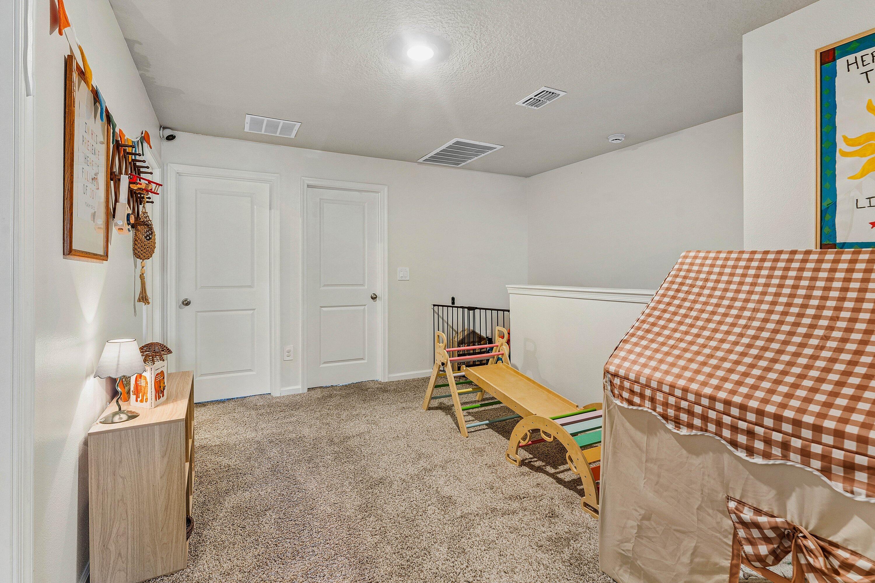 EDGEWATER POINTE - Residential