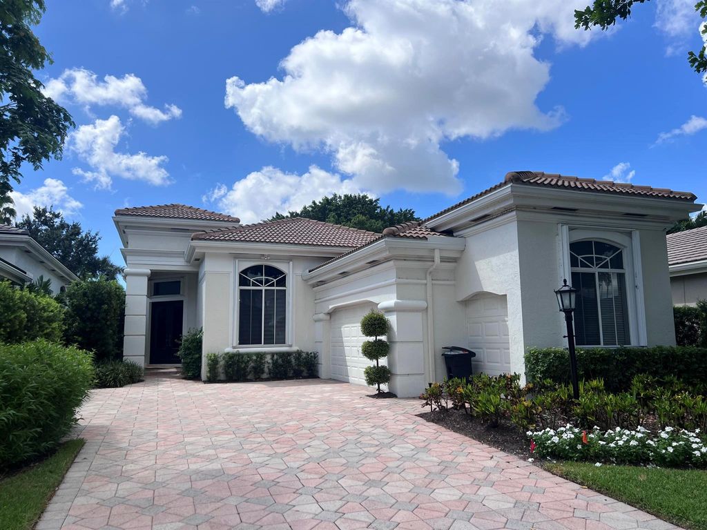 Photo of 268 Isle Way, Palm Beach Gardens, FL 33418 (MLS # R11010000)