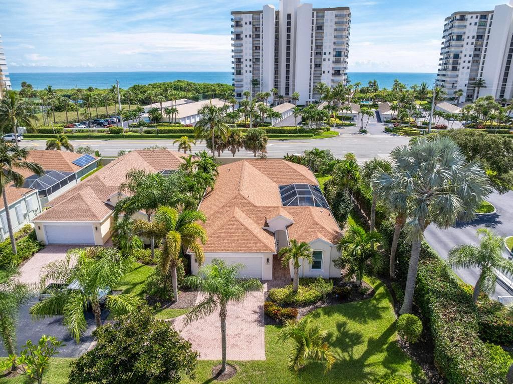 Photo of 3254 Lakeshore Drive, Fort Pierce, FL 34949 (MLS # R11122083)