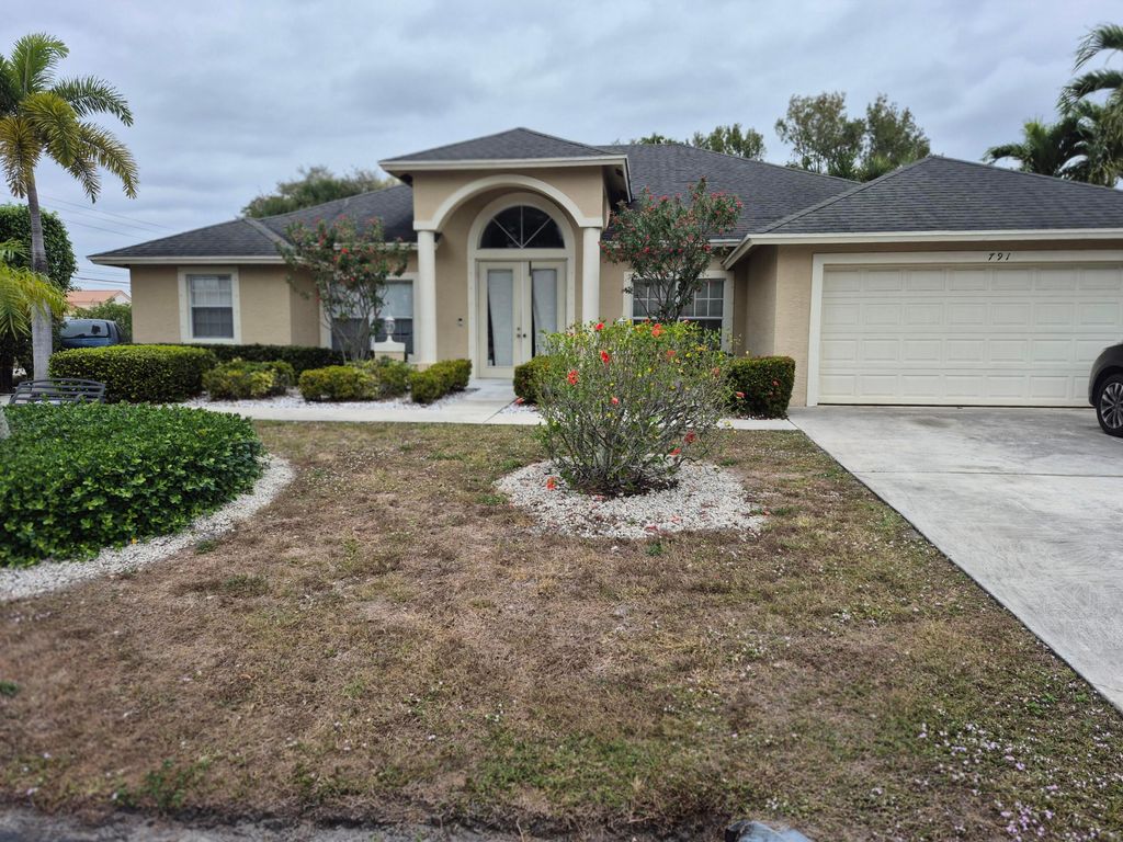 Photo of 791 SW Dolores Avenue, Port Saint Lucie, FL 34983 (MLS # R11154071)
