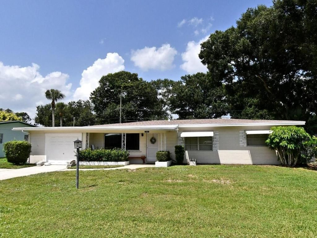 Photo of 1950 Esplanade Avenue E, Fort Pierce, FL 34982 (MLS # R10983533)