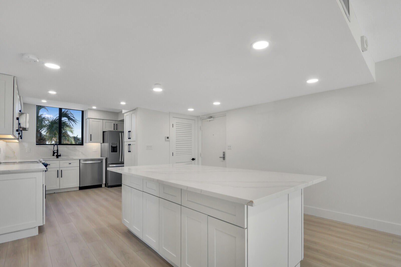 200 OCEAN TRAIL Way T1