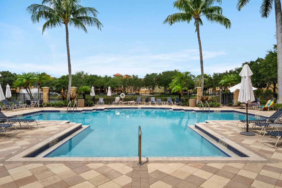 HARBOUR OAKS - Residential