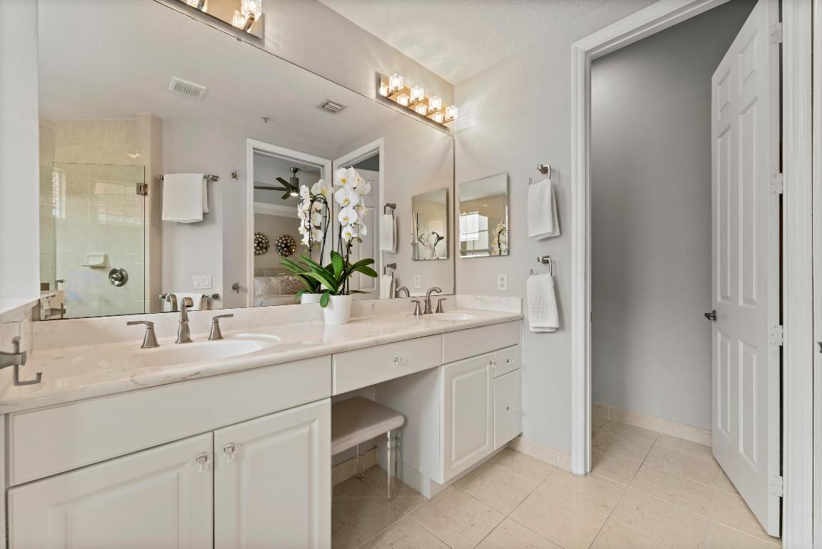 HARBOUR OAKS - Residential