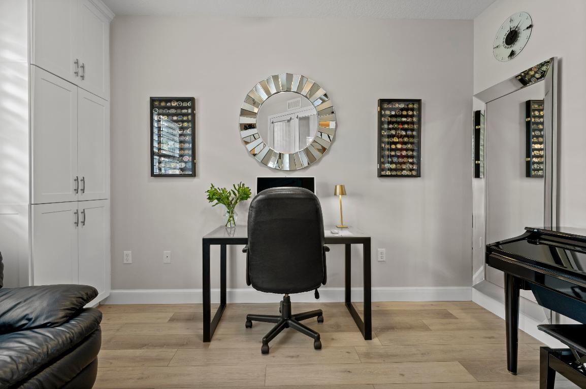 HARBOUR OAKS - Residential