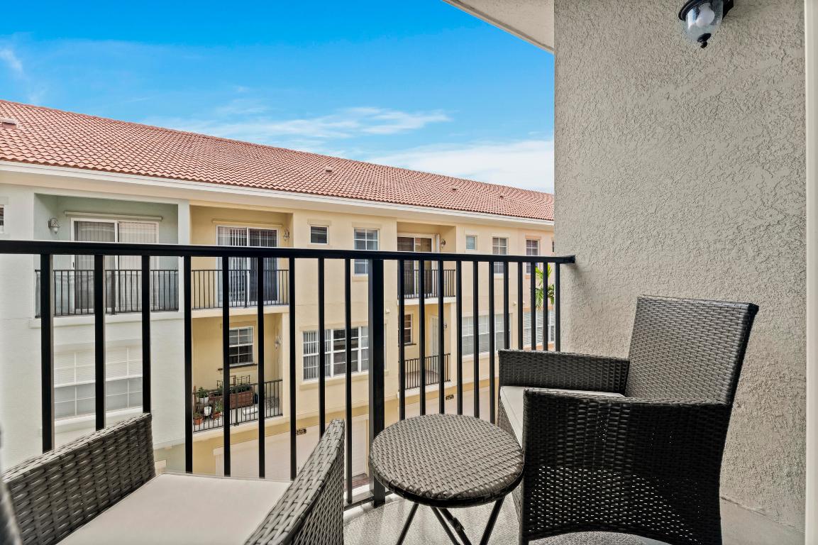 HARBOUR OAKS - Residential