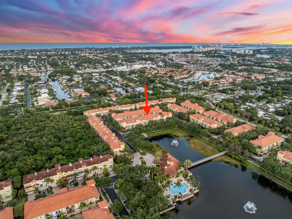 HARBOUR OAKS - Residential