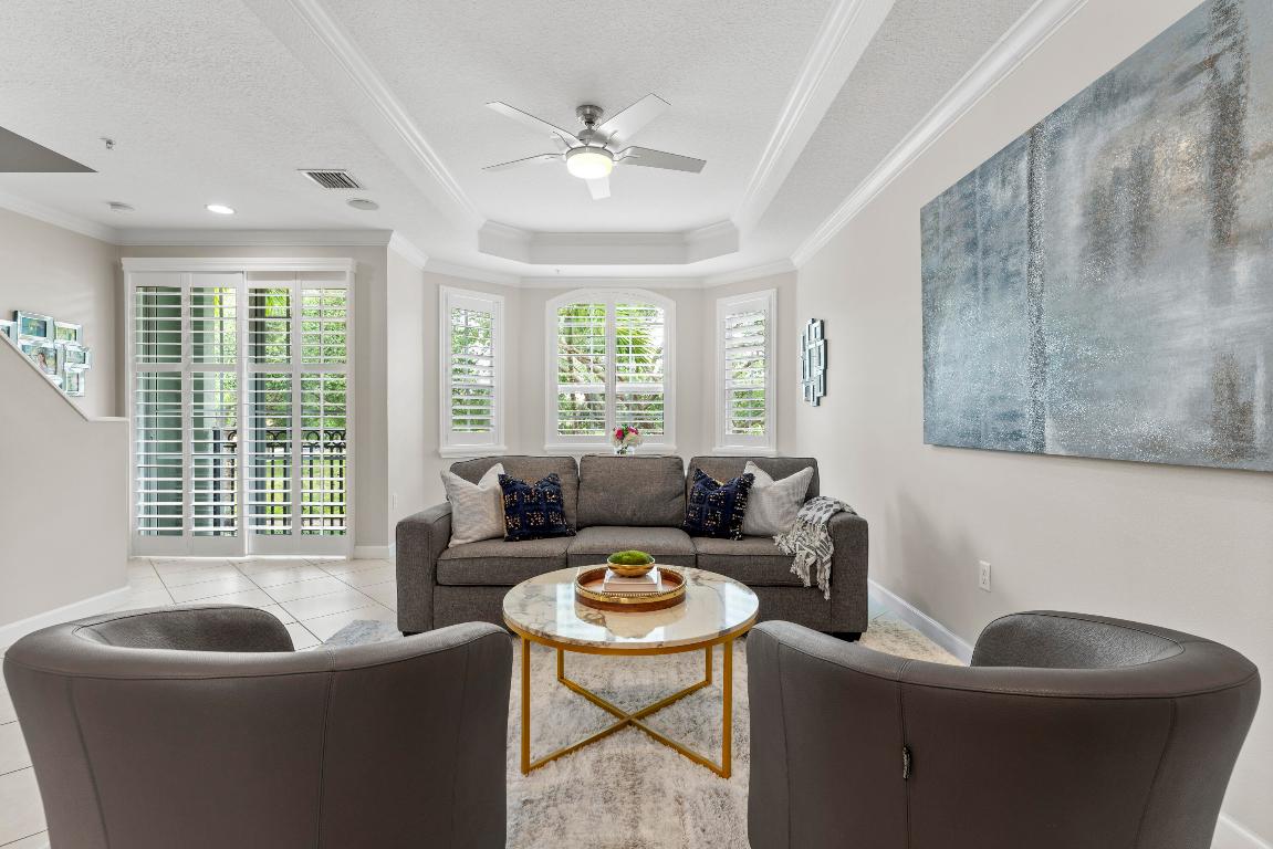 HARBOUR OAKS - Residential