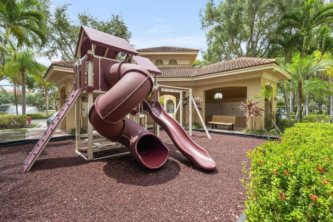 HARBOUR OAKS - Residential