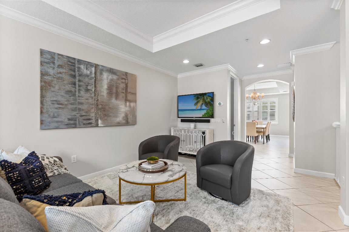 HARBOUR OAKS - Residential