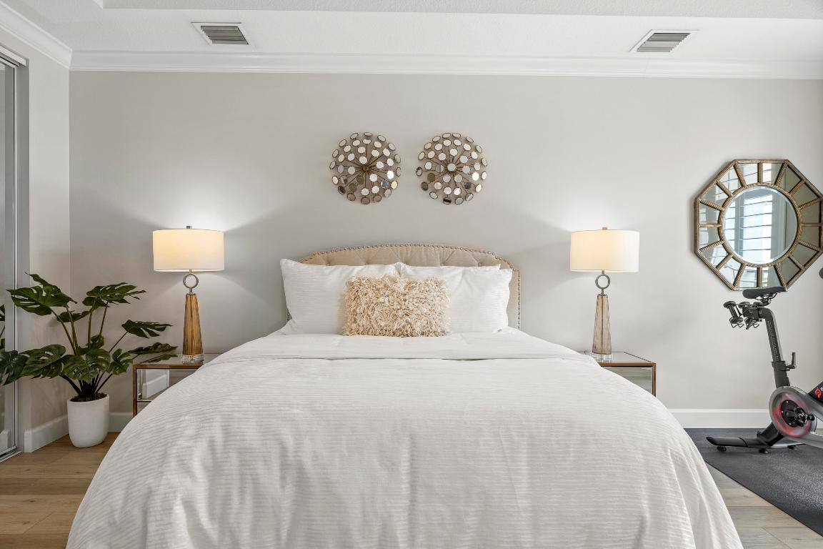 HARBOUR OAKS - Residential