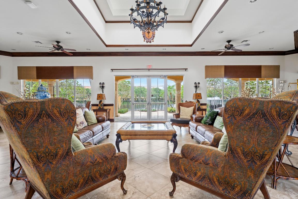 HARBOUR OAKS - Residential