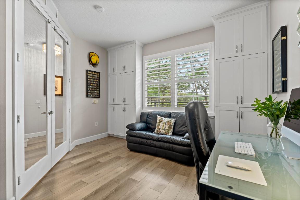 HARBOUR OAKS - Residential