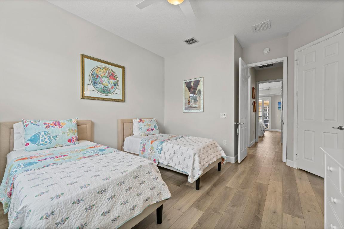 HARBOUR OAKS - Residential