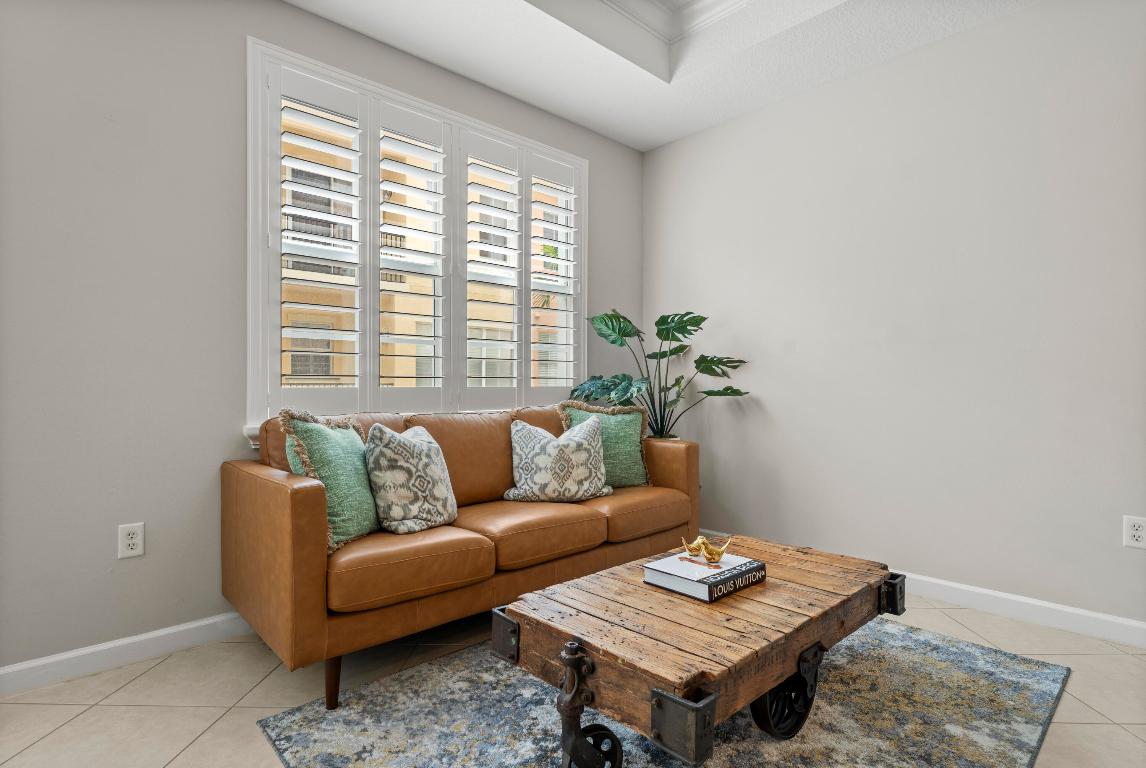 HARBOUR OAKS - Residential