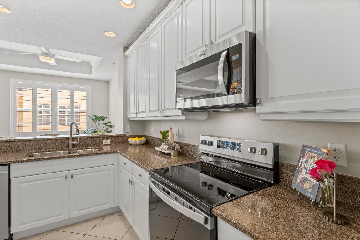 HARBOUR OAKS - Residential