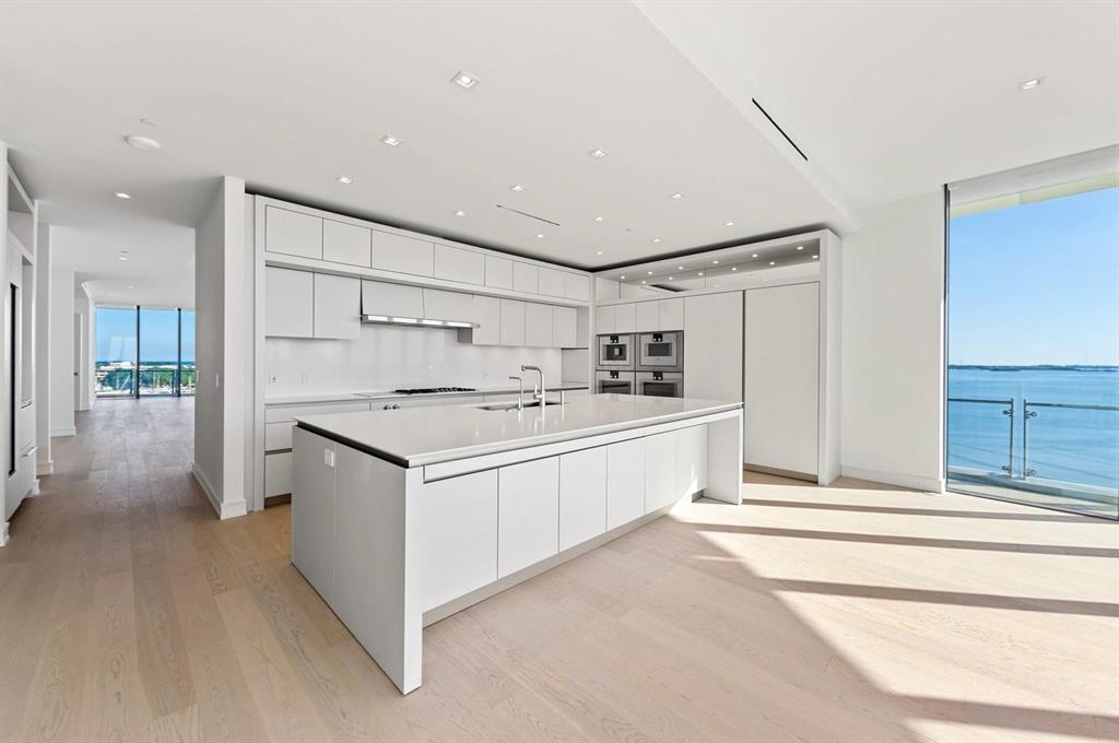 BRISTOL CONDO - Residential