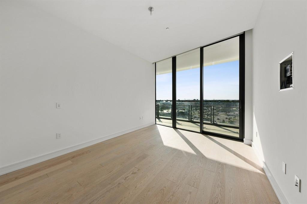 BRISTOL CONDO - Residential