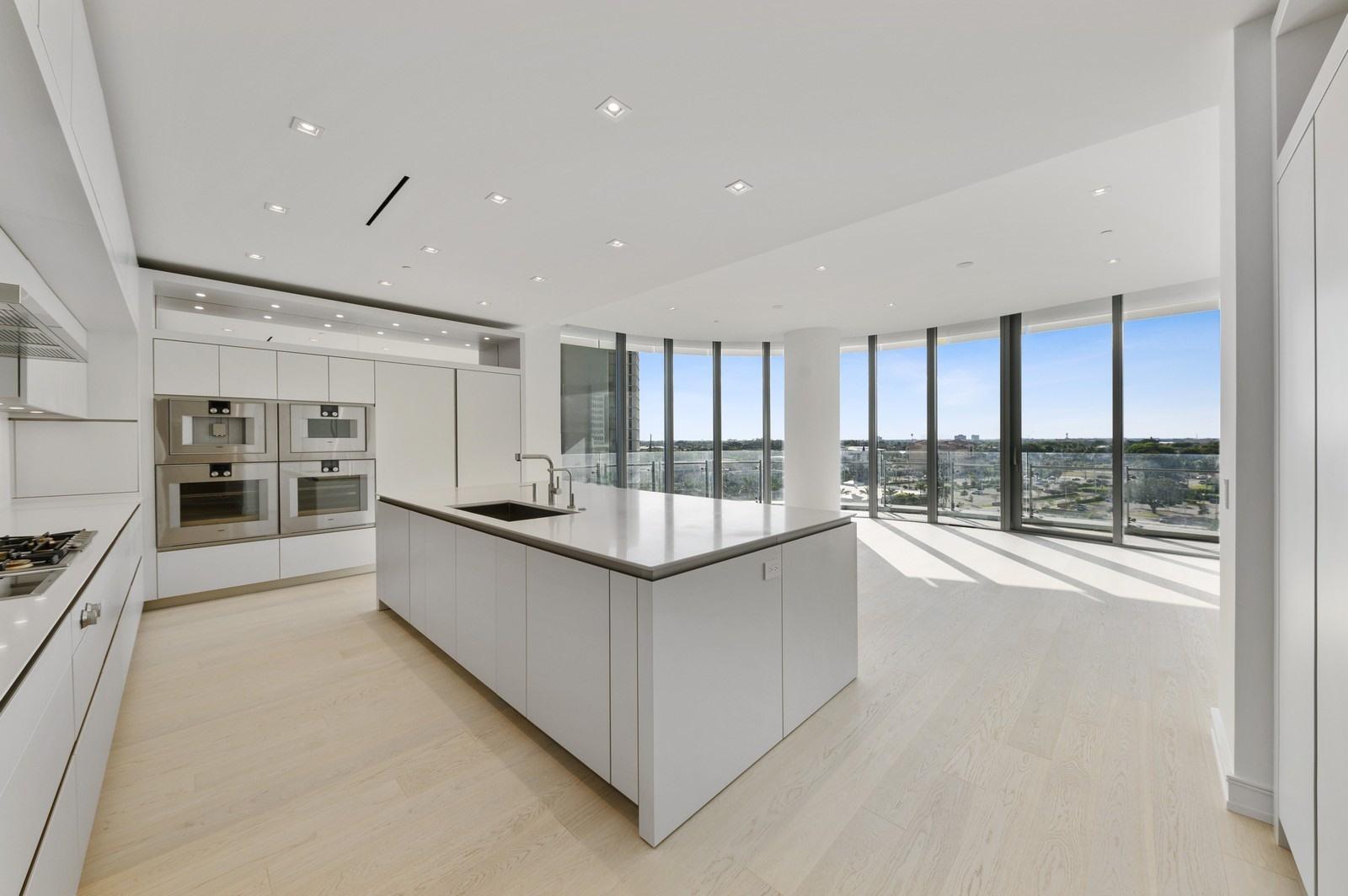 BRISTOL CONDO - Residential