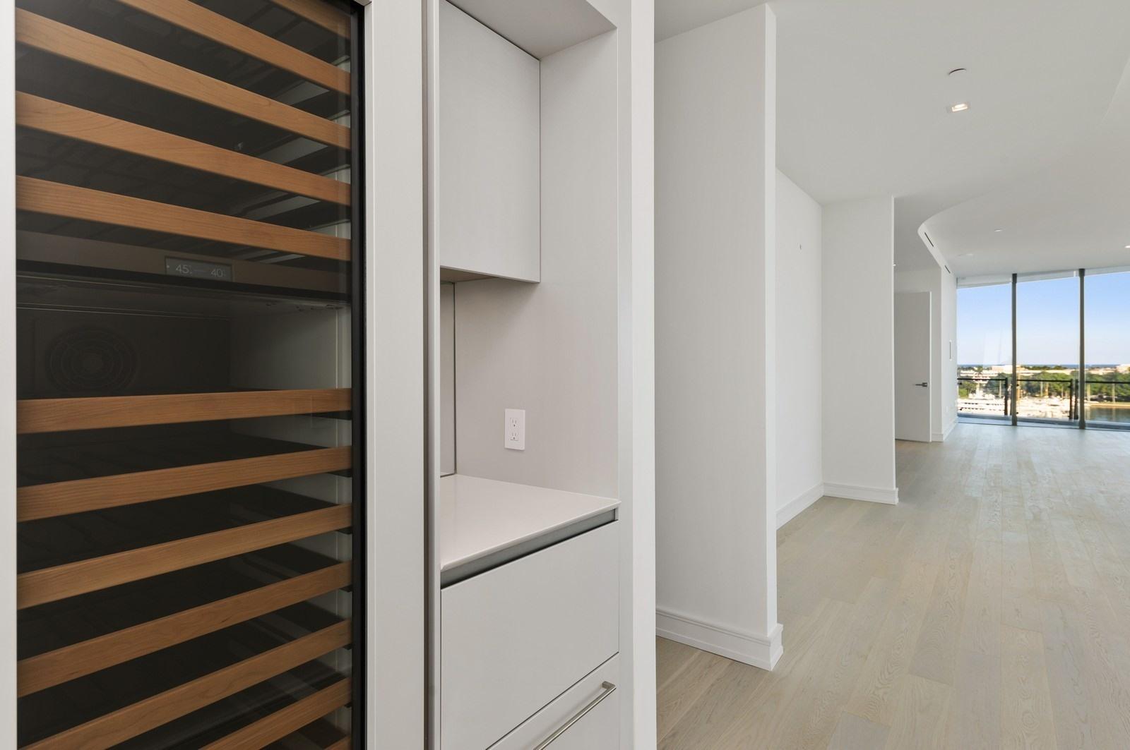 BRISTOL CONDO - Residential