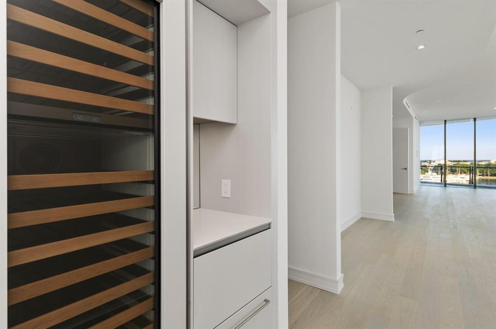 BRISTOL CONDO - Residential