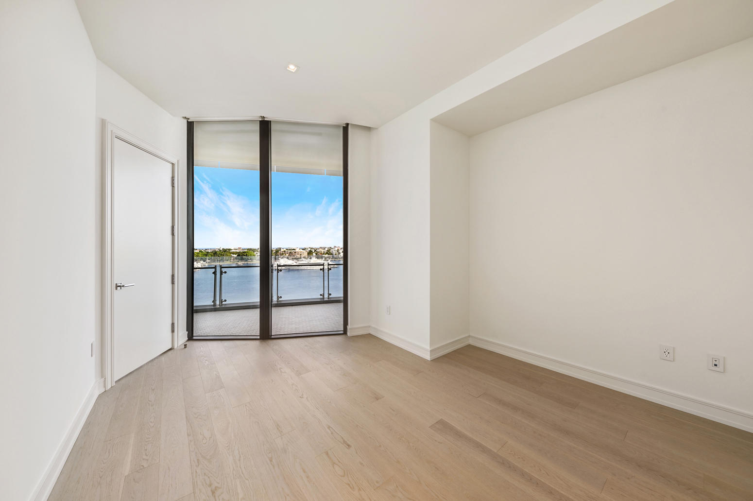 BRISTOL CONDO - Residential