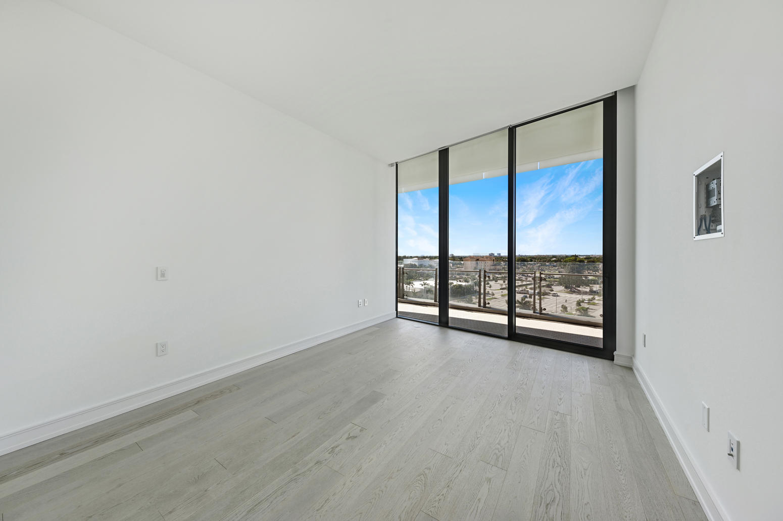 BRISTOL CONDO - Residential