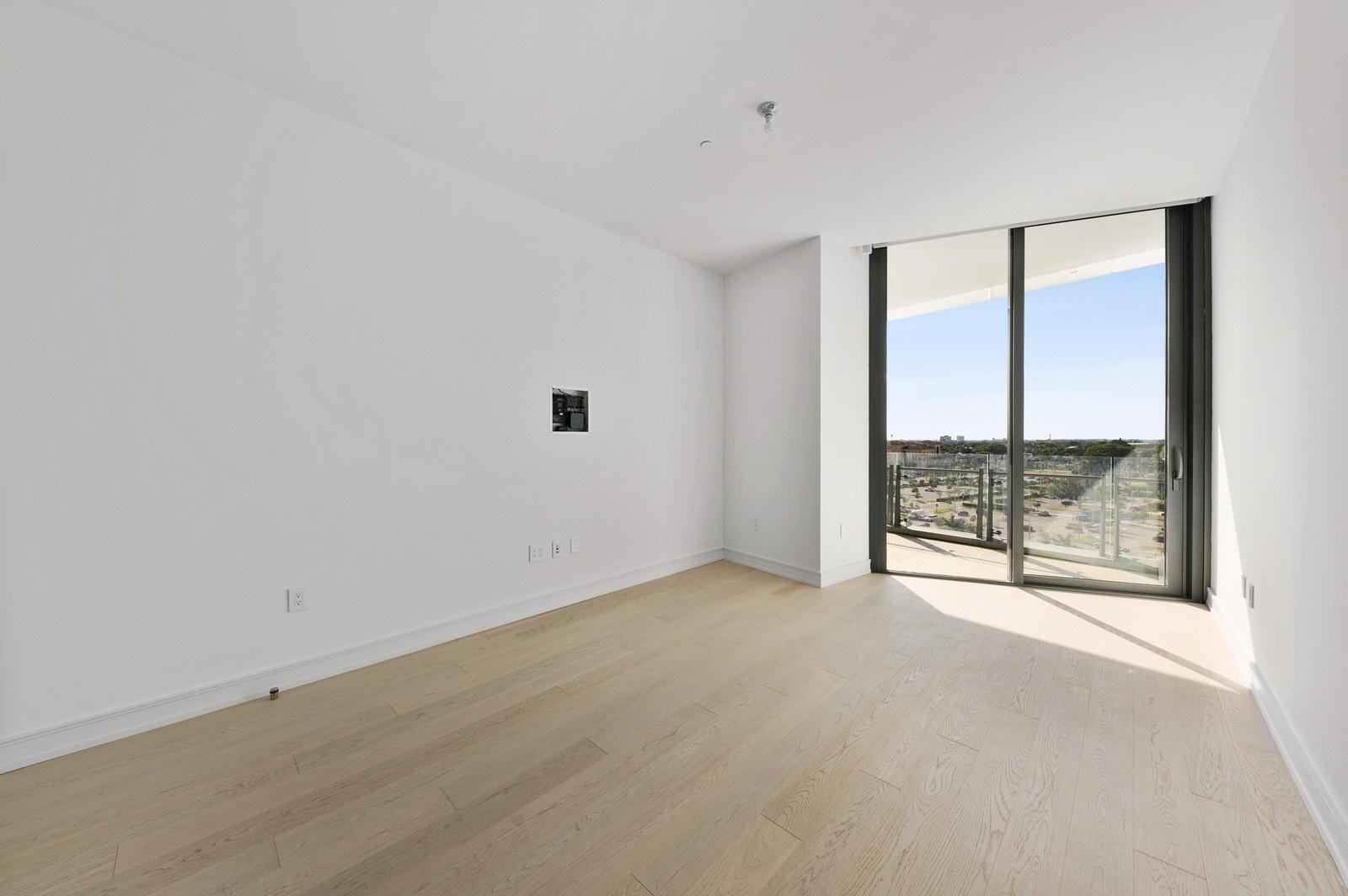 BRISTOL CONDO - Residential