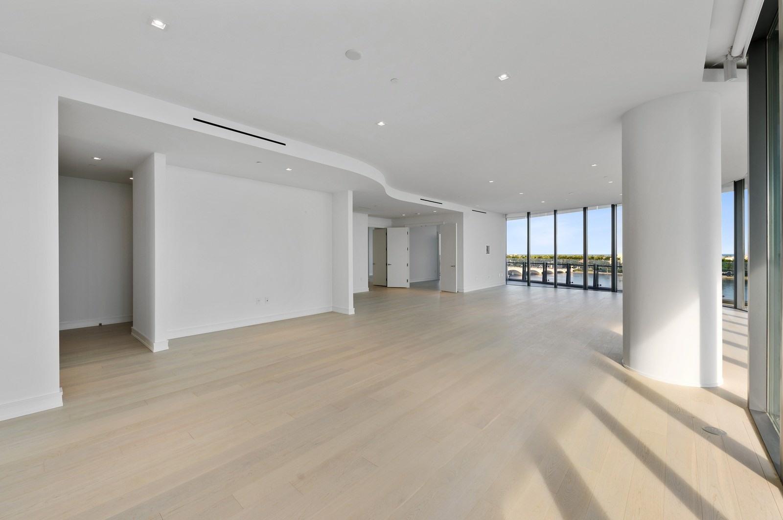 BRISTOL CONDO - Residential