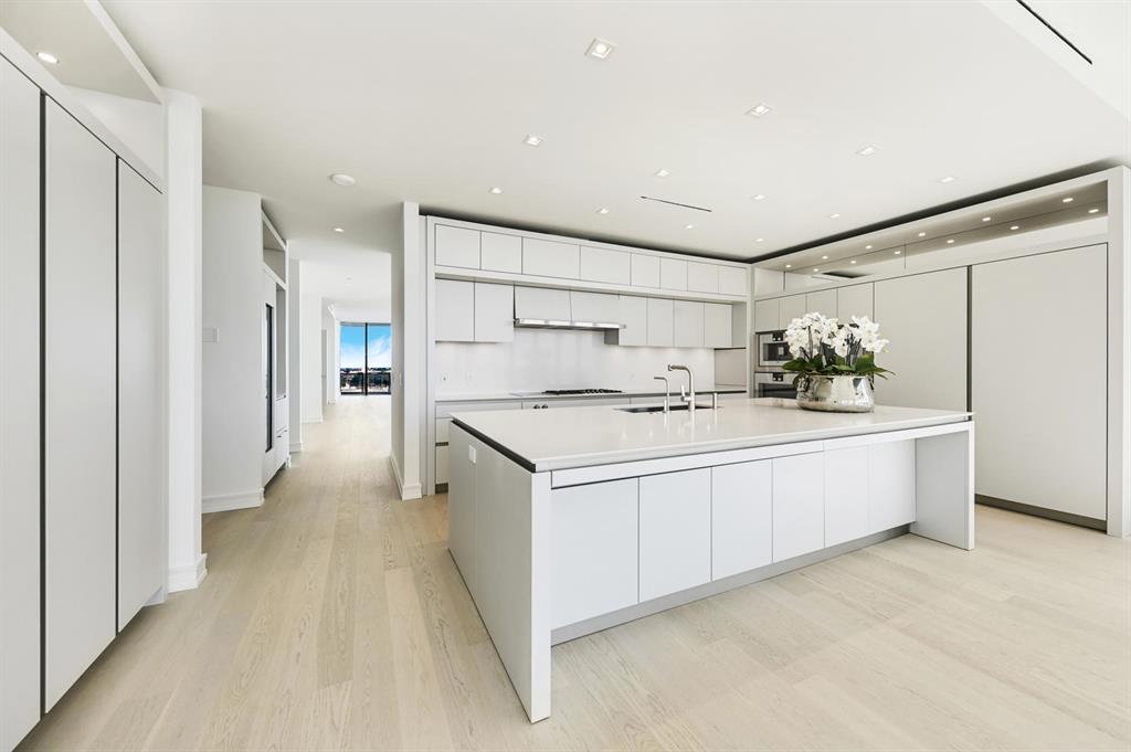 BRISTOL CONDO - Residential