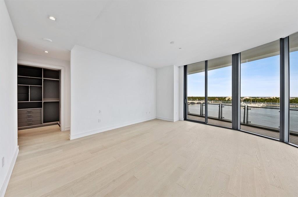 BRISTOL CONDO - Residential